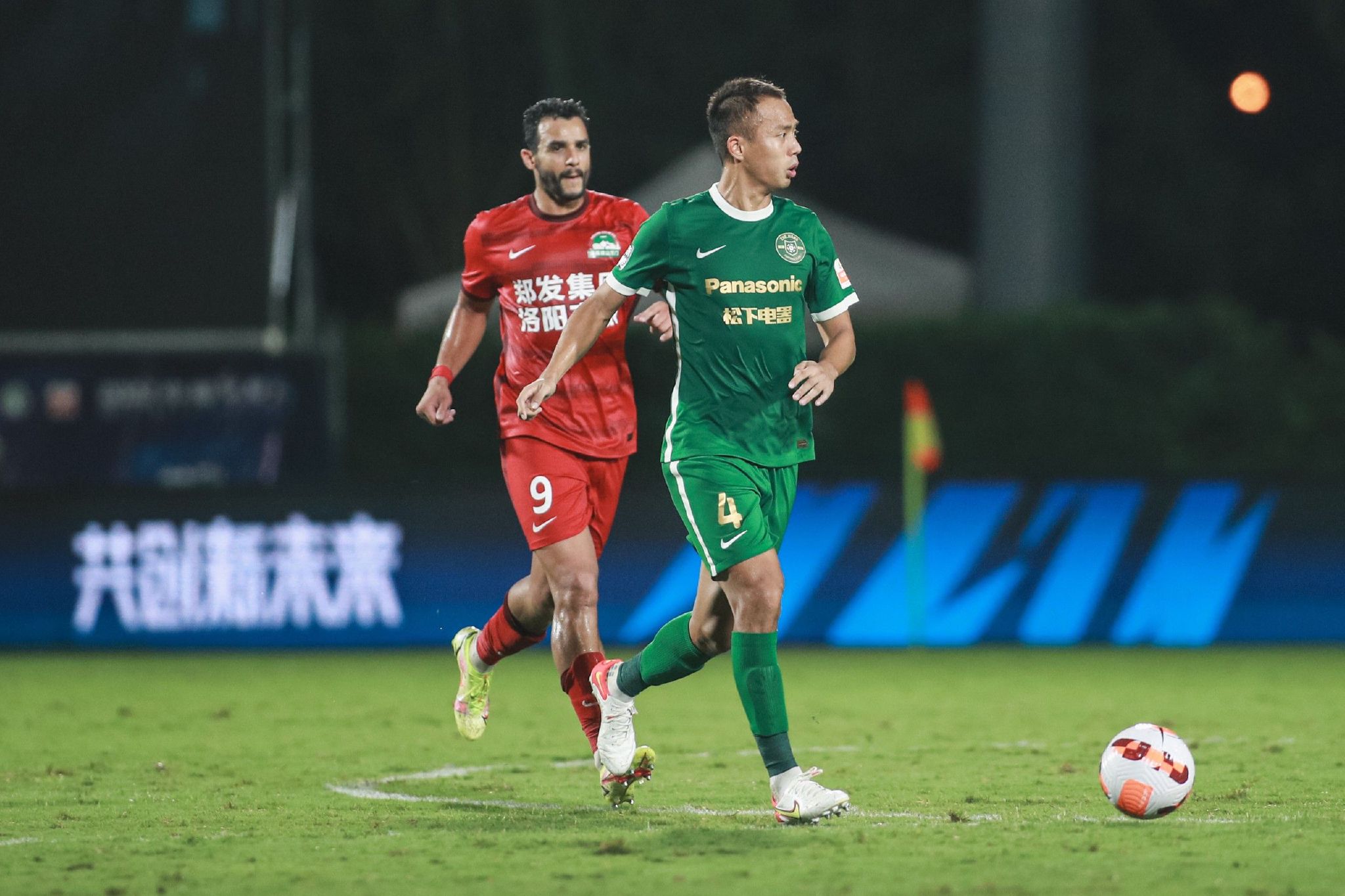 关于接下来与曼联、阿森纳的英超以及与西汉姆的联赛杯1/4决赛阿诺德：“这是重要的比赛，希望我们能取得三个好的结果，这会使我们走上一条非常好的路，这是我们需要胜利的三场比赛，所以赢球就是我们的目标。